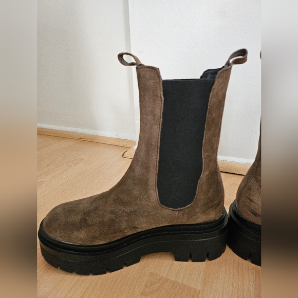 Lug Suede Chelsea Brown Dunnes Boots - Picture 2 of 7